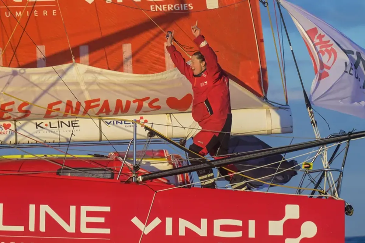 Sam Davies brings Initiatives Coeur home 6th in New York Vendee