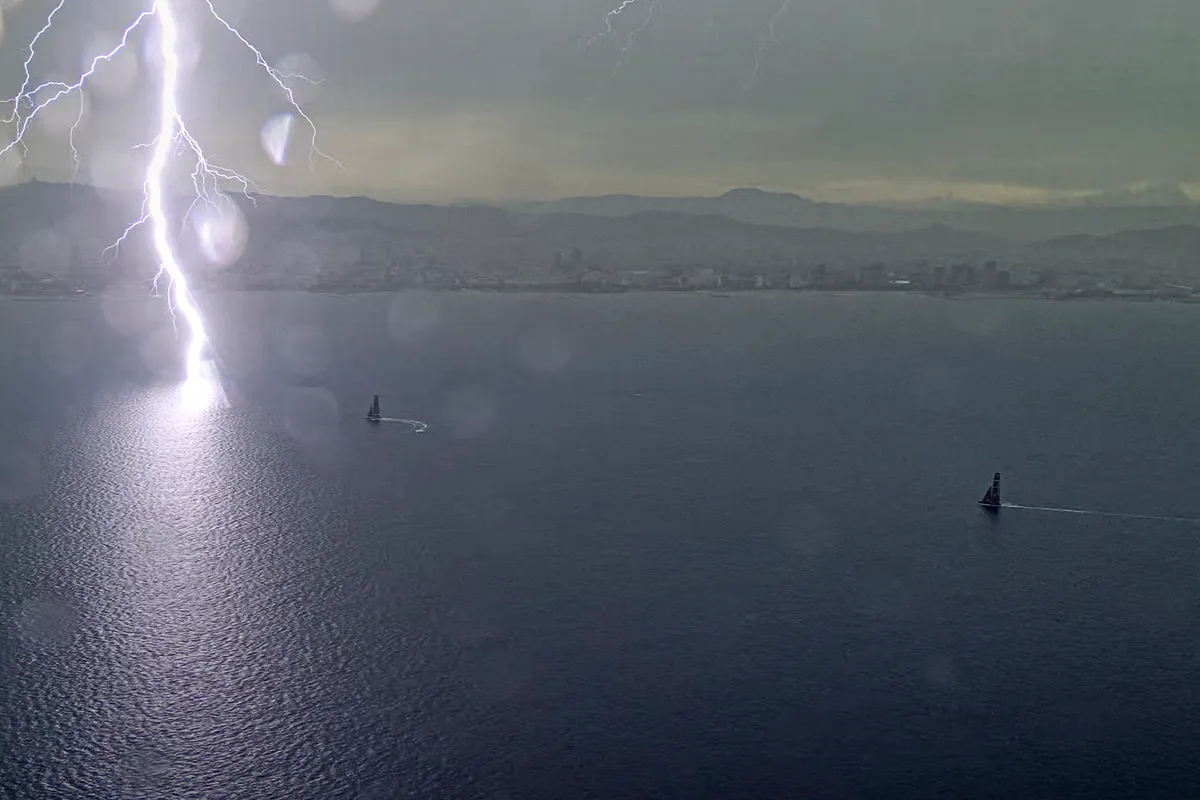 Stormfront cancels Day 6 of the Louis Vuitton Cup