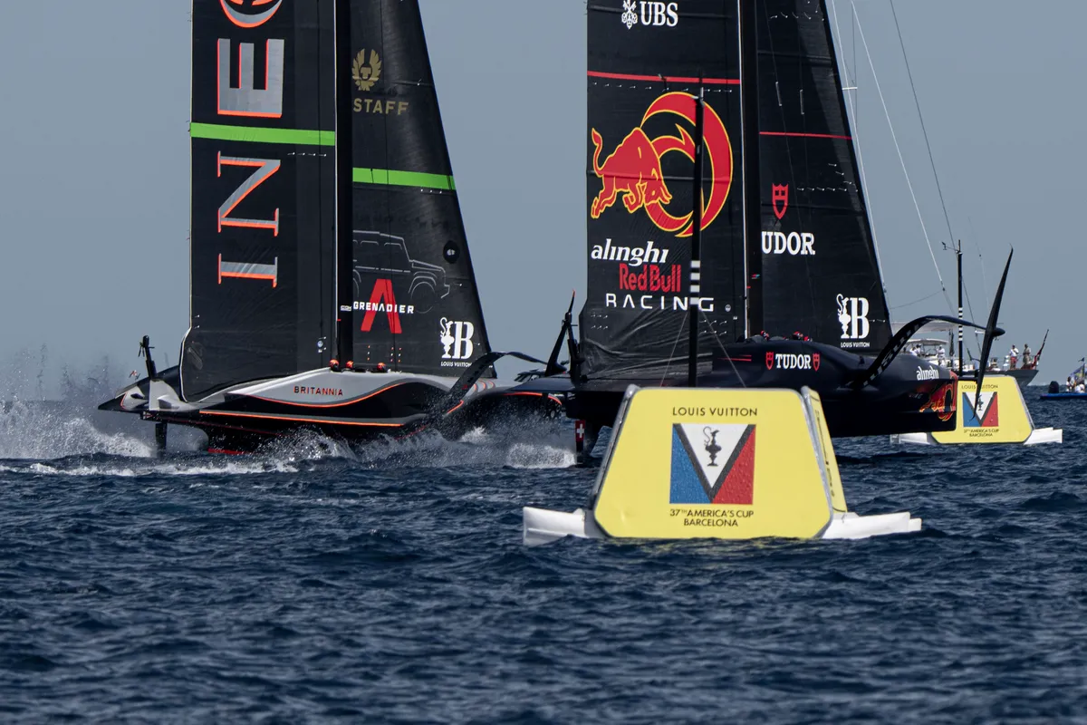 Lifeline Monday as Swiss & Americans keep Louis Vuitton Cup hopes alive