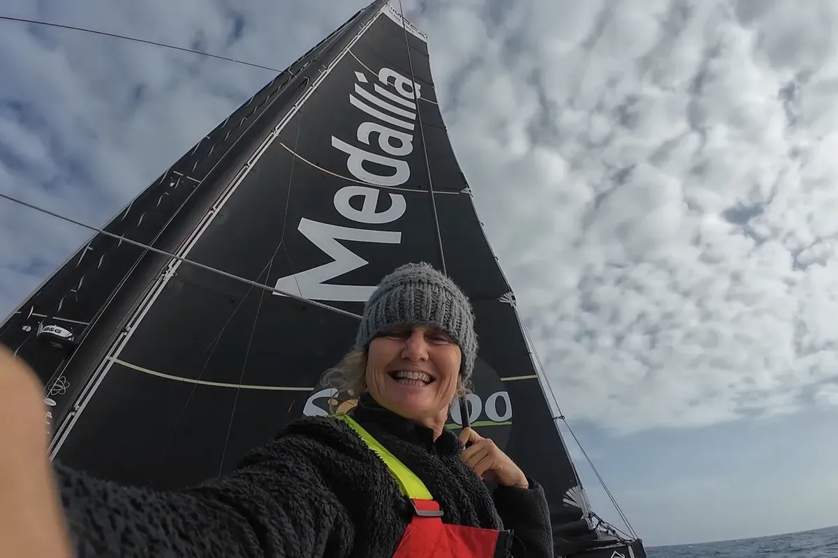 Dalin beats Capes passage record, bulkhead problem for Pip Hare