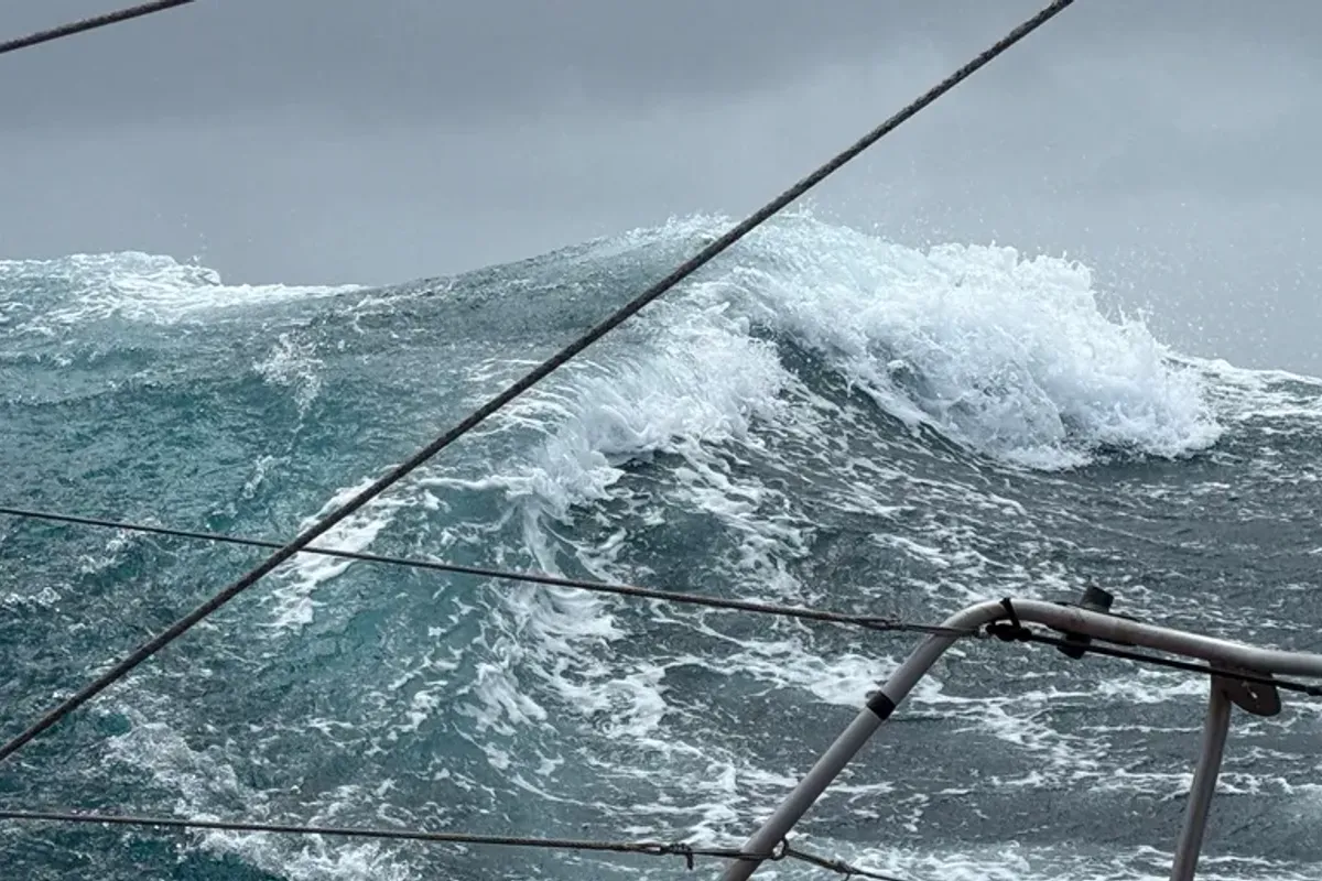 Vendee leader Dalin prepares for peaceful exit to the Pacific