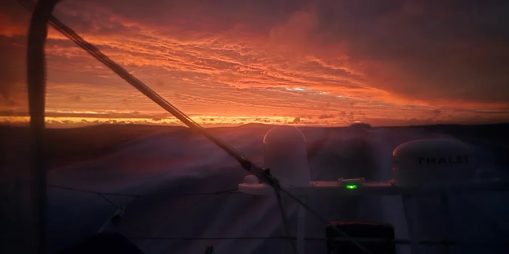 800 miles separates leading trio from the chasing Vendee Pack