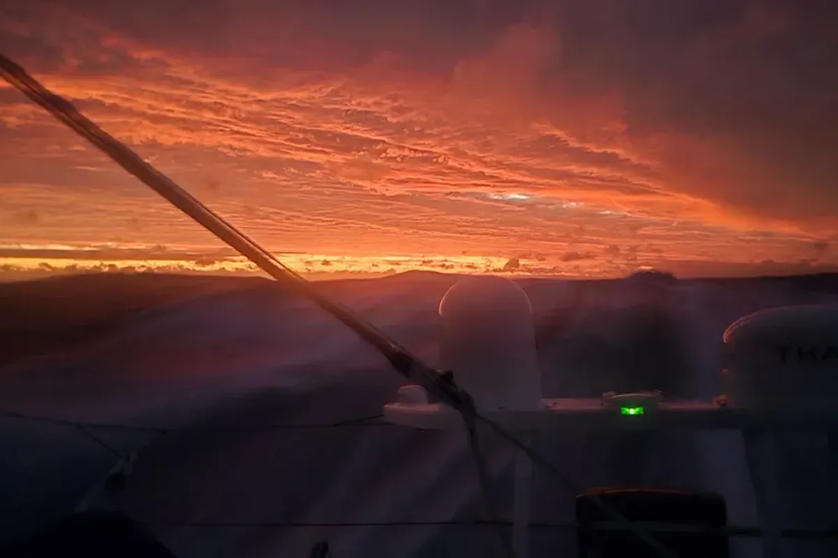 800 miles separates leading trio from the chasing Vendee Pack