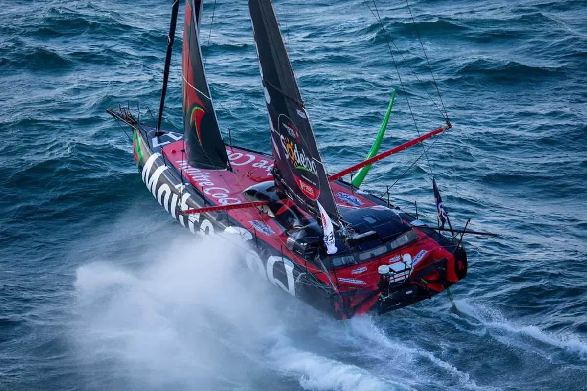 Steering system failure for Yannick Bestaven