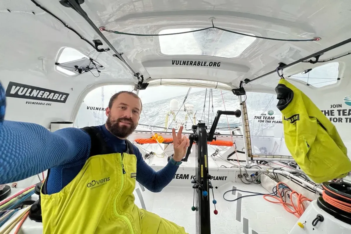 Light winds off the Brazilian coast for Vendee leader Charlie Dalin