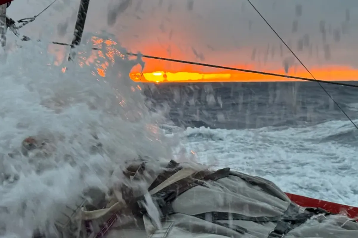 Speed test into the Northern Hemisphere for leading Vendee duo