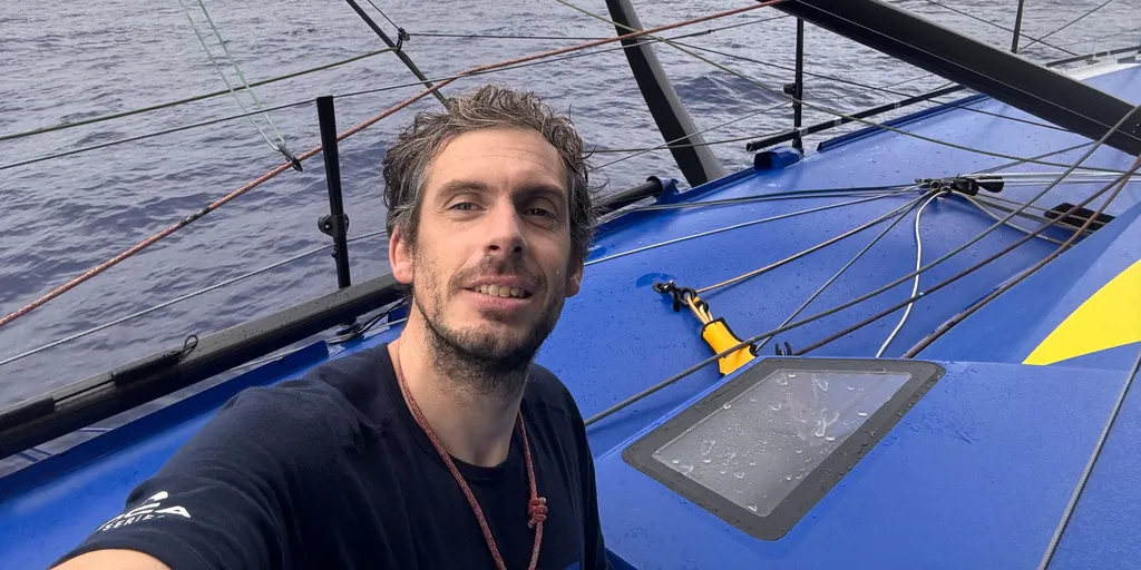 Vend&#xE9;e Globe leader Dalin back crosses the Equator into the Northern Hemisphere