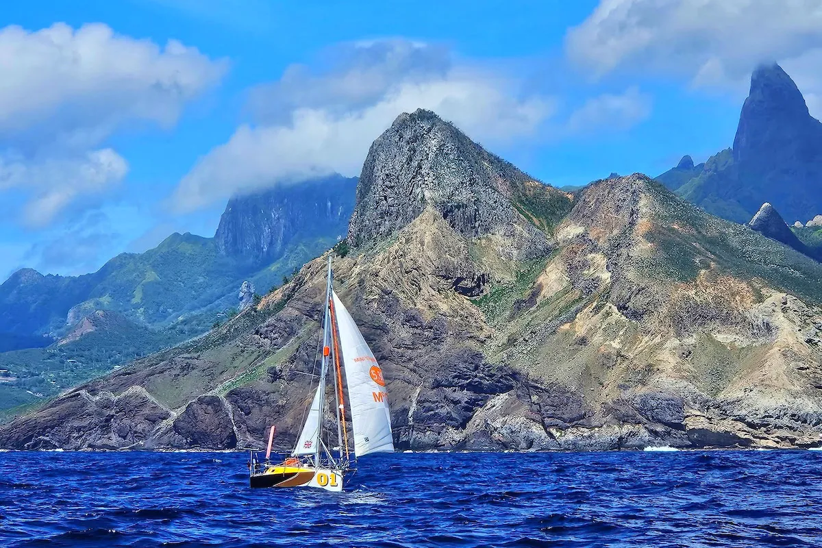 Solo McIntyre Mini Globe Race -10,000 miles in - 18,000 to go, video
