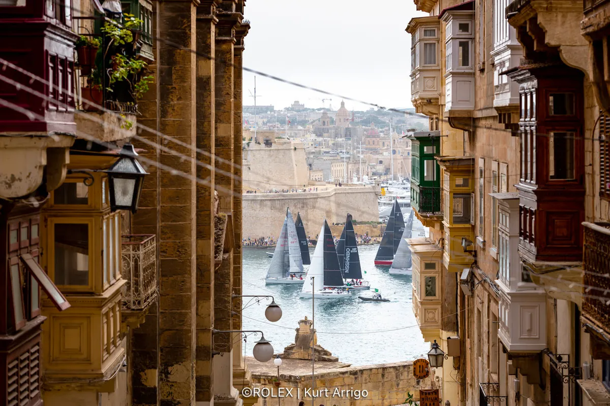 118 yachts and 1000 crew at the start of the Rolex Middle Sea Race today