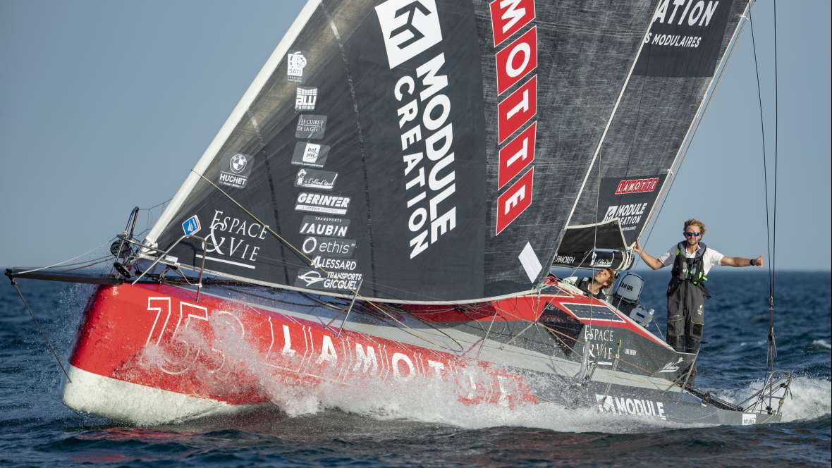 British leader dismasts on Transat Jacques Vabre