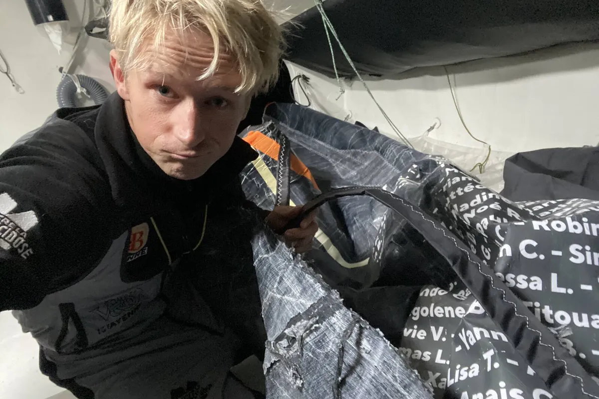 Top Vendee Globe trio stretch towards the Pacific