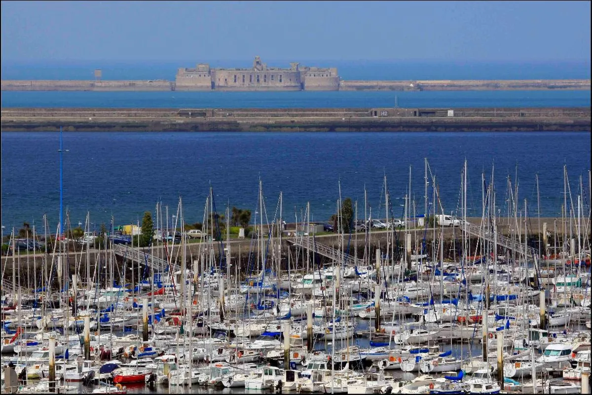 Fastnet Race adapts following border restrictions