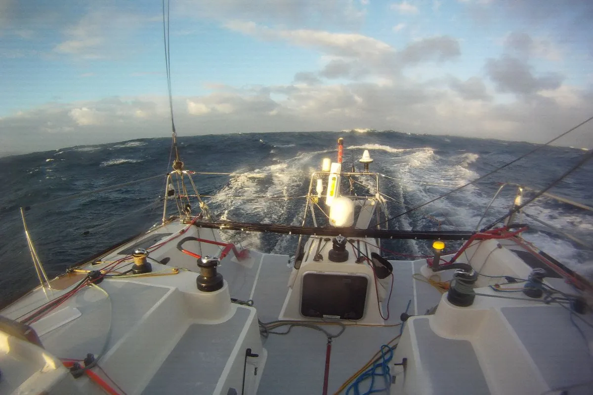 Sail configurations in following winds - with 25 videos