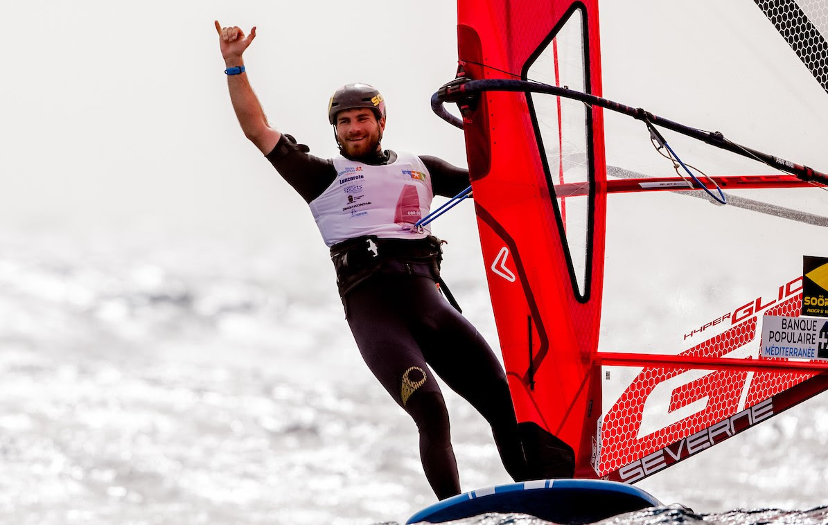 Strong winds & high swell at the finals of the first 2022 IQFOiL International Games