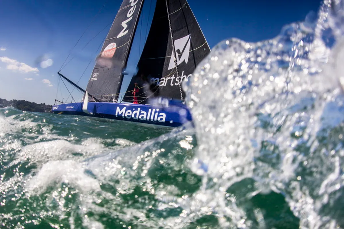 Sevenstar Round Britain & Ireland Race leaders past The Lizard, video