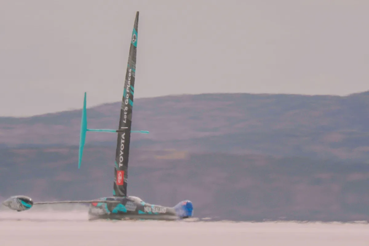 Emirates Team New Zealand break wind powered land speed world record