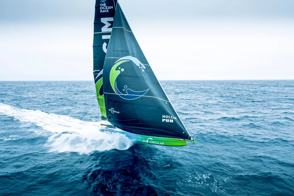 Ocean Race - Team Holcim-PRB has dismasted - all crew safe