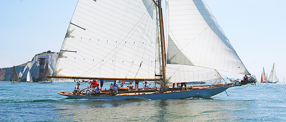 Stunning classic yacht Kelpie to compete in the Round The Island Race