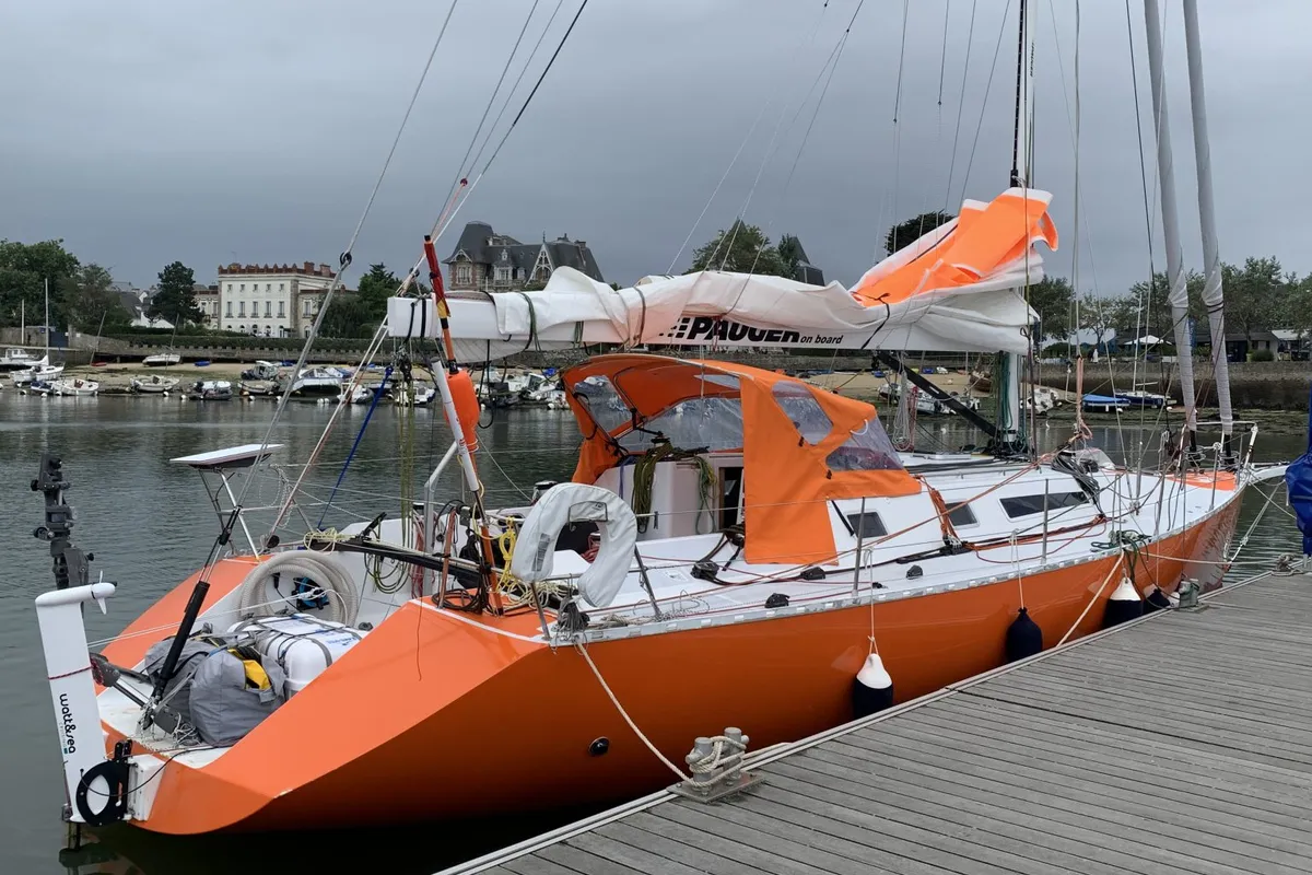 Philippe Delamare and the  Actual 46 Mowgli sign up for the Global Solo Challenge