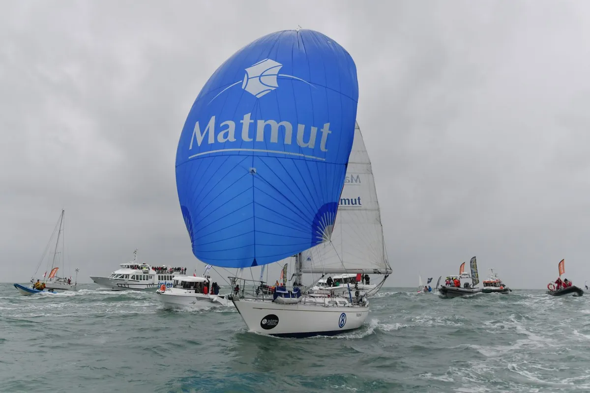 Van Den Heede offers his valuable advice and support to GSC skippers